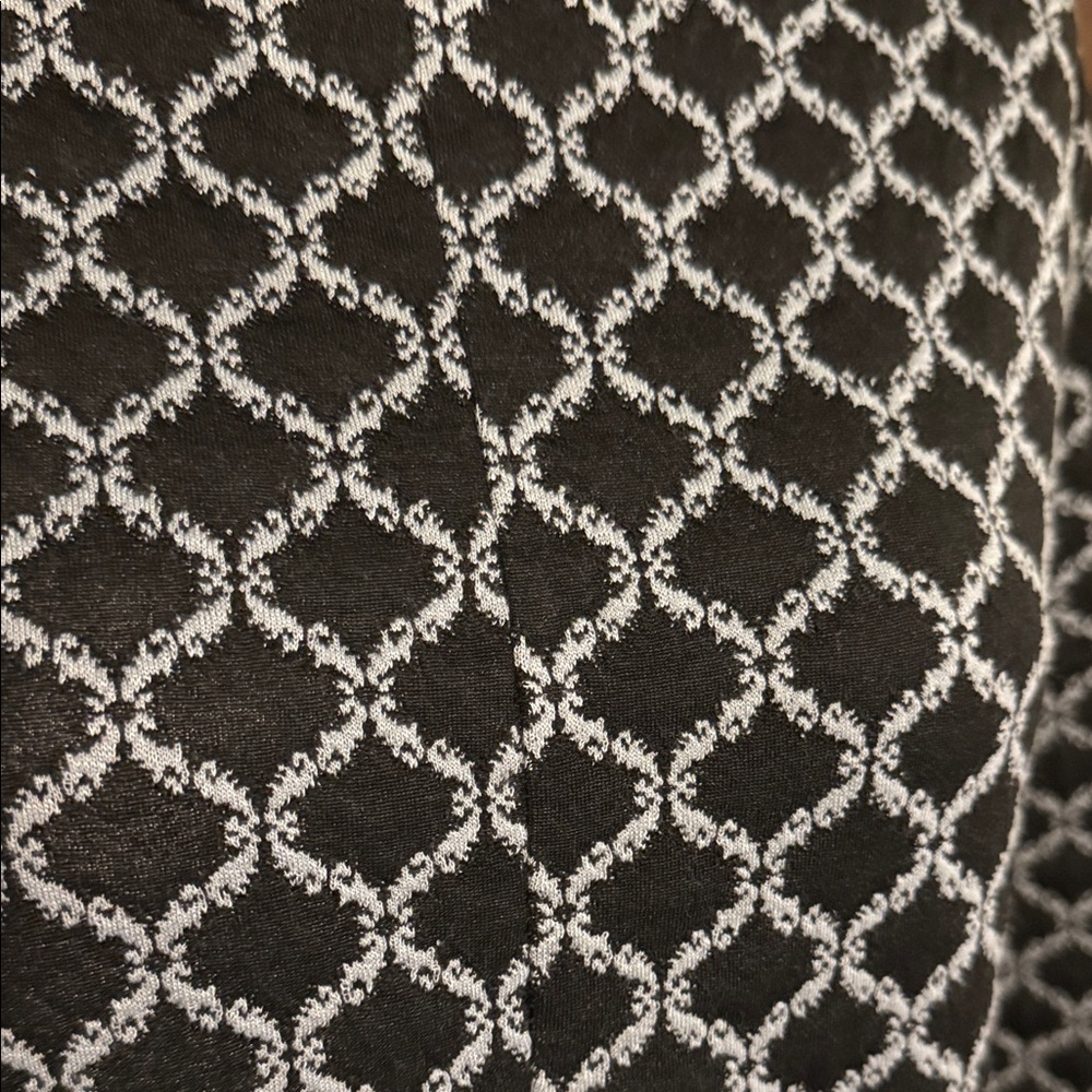 Elegant  Patterned Dress - Picture 2 of 5